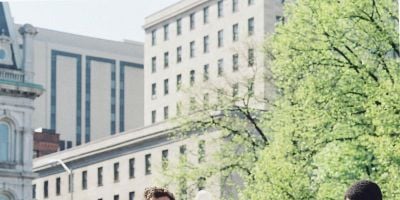 Cartel de Bajo escucha