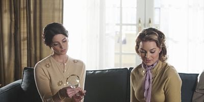 Cartel de New Frontiers