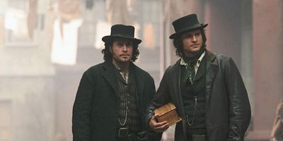 Cartel de Surviving Death