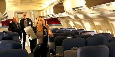 Cartel de Mantén la calma y continua