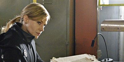 Cartel de Doll Parts