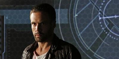 Cartel de Heavy is the Head