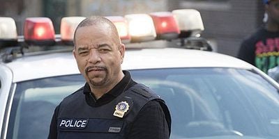 Cartel de Holden's Manifesto