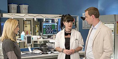 Cartel de Parental Guidance Suggested