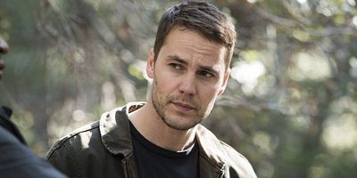 Cartel de Church in Ruins