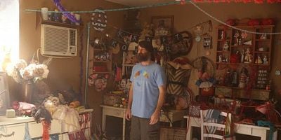 Cartel de Is There Anybody Out There?