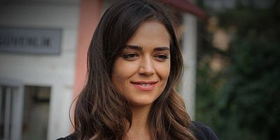 Cartel de Kırgın Çiçekler 11.Bölüm