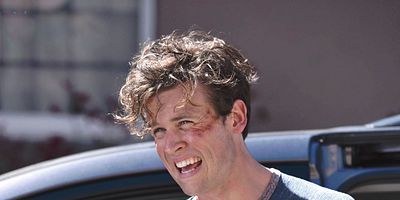 Cartel de How to Survive Your Loveable Jackass