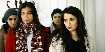 Cartel de Kırgın Çiçekler 30.Bölüm