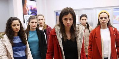 Cartel de Kırgın Çiçekler 37.Bölüm