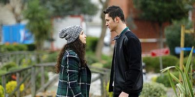 Cartel de Kırgın Çiçekler 39.Bölüm