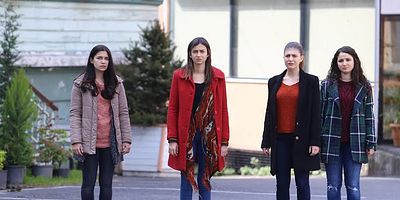 Cartel de Kırgın Çiçekler 41.Bölüm