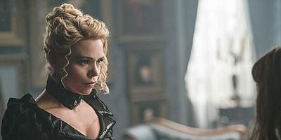 Cartel de Predators Far and Near