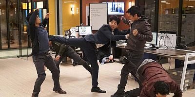 Cartel de Assault on Precinct 7