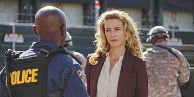 Cartel de There's a Crack in Everything