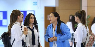 Cartel de Kırgın Çiçekler 52.Bölüm