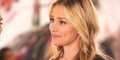 Cartel de Kept and Broken