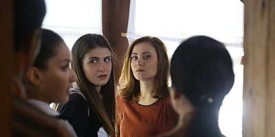 Cartel de Kırgın Çiçekler 56. Bölüm