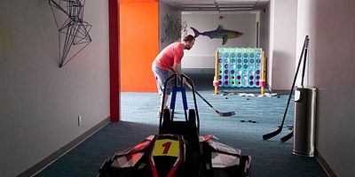 Cartel de Mama's Hideaway