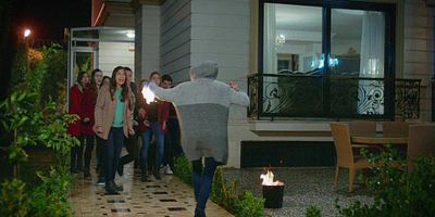 Cartel de Kırgın Çiçekler 61.Bölüm