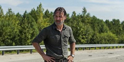 Cartel de Piedra en el camino