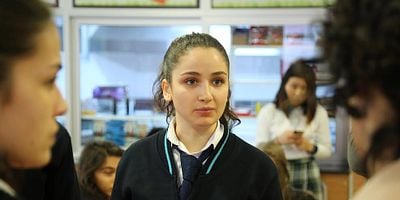 Cartel de Kırgın Çiçekler 68.Bölüm