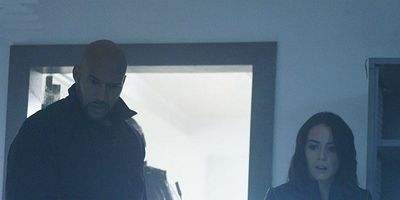 Cartel de The Man Behind the Shield