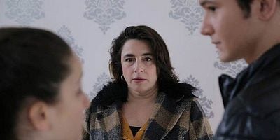 Cartel de Kırgın Çiçekler 75.Bölüm