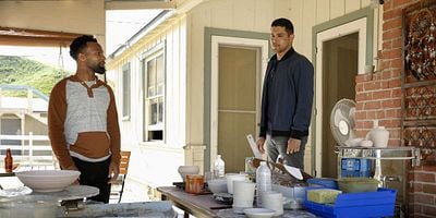 Cartel de One Book, Two Covers