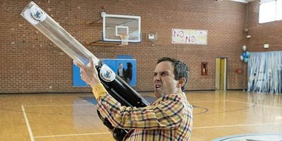 Cartel de Gwen or Lose