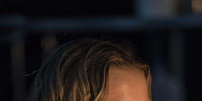 Cartel de Cradles and Grave