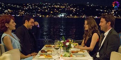 Cartel de Fazilet Hanım ve Kızları 16.Bölüm