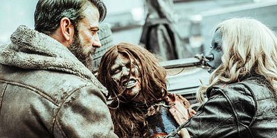 Cartel de A New Mission: Keep Moving