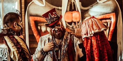 Cartel de Warren's Wedding