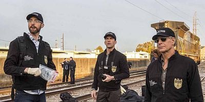 Cartel de A New Dawn