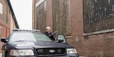 Cartel de Murdoc + Handcuffs