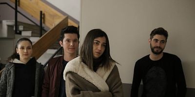 Cartel de Kırgın Çiçekler 109.Bölüm