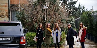 Cartel de Kırgın Çiçekler 112.Bölüm