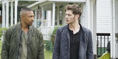 Cartel de Between the Devil and the Deep Blue Sea