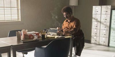 Cartel de Between Us