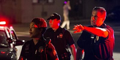 Cartel de Help Is Not Coming