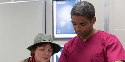 Cartel de Blood and Bone