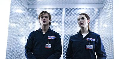 Cartel de Fence + Suitcase + Americium-241