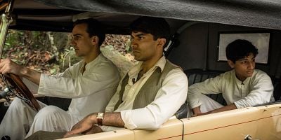 Cartel de Leaving Home