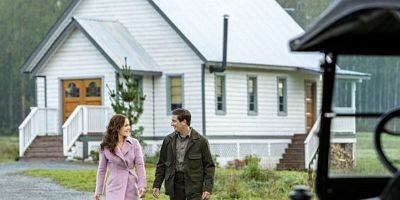 Cartel de Troubled Hearts