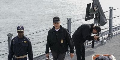 Cartel de Crossing The Line