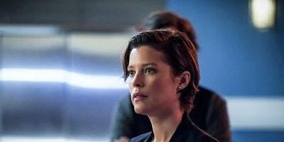 Cartel de King Shark vs. Gorilla Grodd