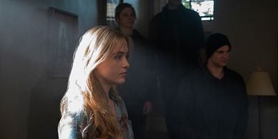 Cartel de Putting on the Clothes