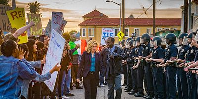 Cartel de In Dreams Begin Responsibilities