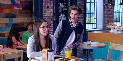 Cartel de Un misterio, Sobre ruedas